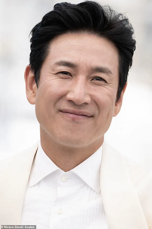 Tragic Passing of South Korean Singer Mo Su-jin at 27: Agency Confirms Private Funeral