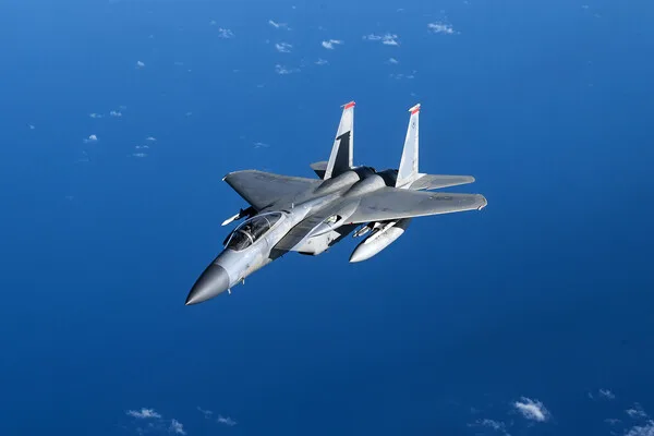Iran Shoots Down U.S. F-15 Fighter Jet Near Kuwaiti Border, Escalating Tensions in the Middle East