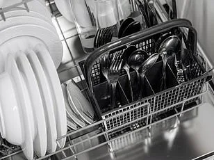 New Study Reveals Simple Method to Clean Burnt Saucepans Without Strain
