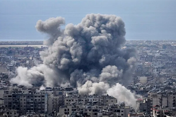 Israeli Airstrikes Wreak Havoc in Southern Lebanon, Targeting Tyre and Leaving 36 Areas in Ruins with Casualties and Widespread Destruction