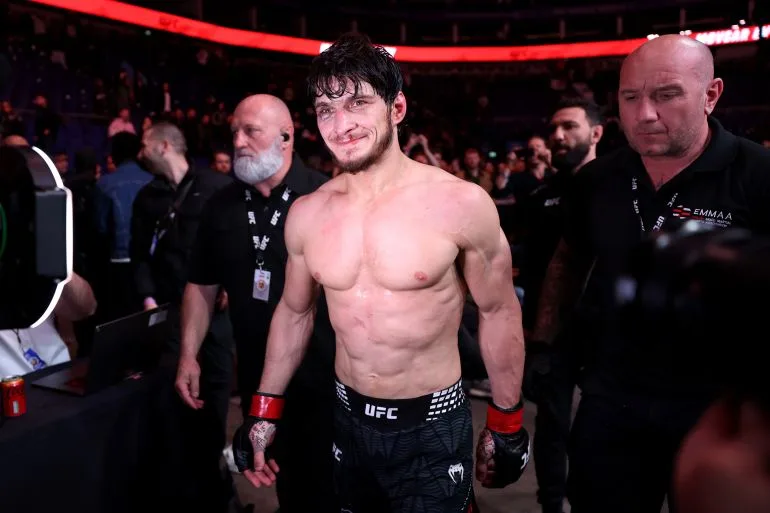 Movsar Evloev's Gritty Decision Win Over Lerone Murphy Paves Way for Potential Title Shot