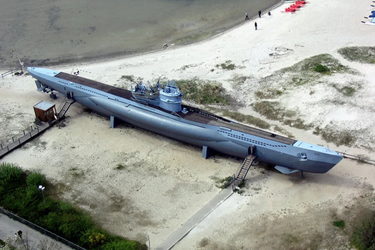 IDF Conducts Bold Strike on Iran's Submarine Development Center in Isfahan, Significantly Escalating Regional Tensions