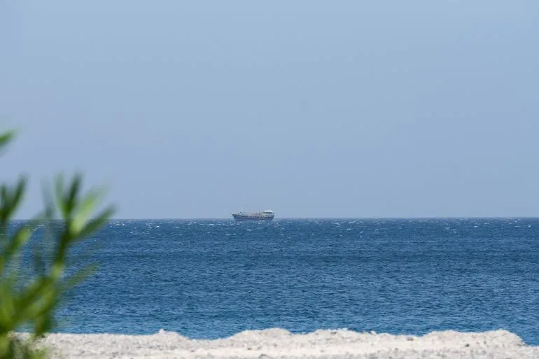 U.S. Naval Vessels Transit Strait of Hormuz Amid Iran Denial, Reigniting Regional Tensions