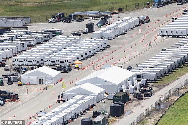 Federal contractor awarded $313M for controversial Arizona immigration detention center.