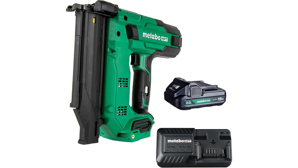 Memorial Day offers huge discounts on DeWalt drills and tire inflators for dads.